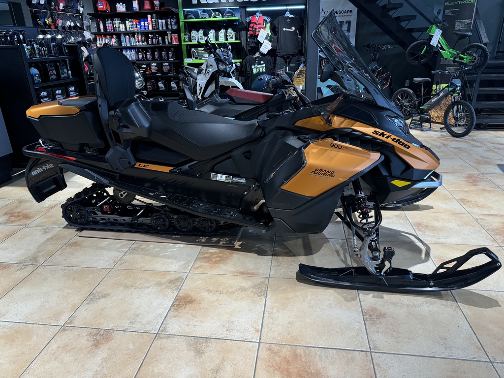 Ski-Doo Grand Touring LE Platinum 900 ACE 2025