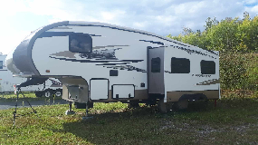 FIFTH WHEEL CROSSROAD CRUISER 30 PIED 2012 , PESE 7600 LBS * VENTE PARTICULIER * 418-932-6595