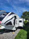 FIFTH WHEEL COACHMEN CHAPARRAL LEGERE 7500 LBS , EXTENTION , GEL COAT * VENTE PARTICULIER * 418-932-6595