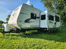 ROULOTTE FOREST RIVER PUMA 29 PIED 7250 LBS , BUNK BED , 2 SLIDE OUT , 1 SEULE TAXE * 418-932-6595