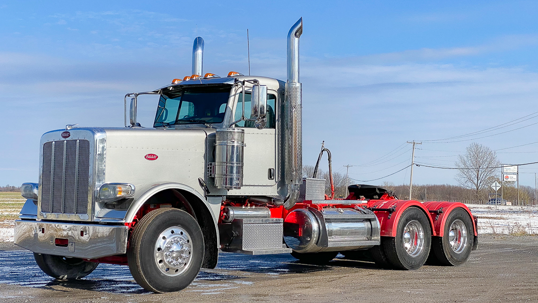 PETERBILT 388 2015