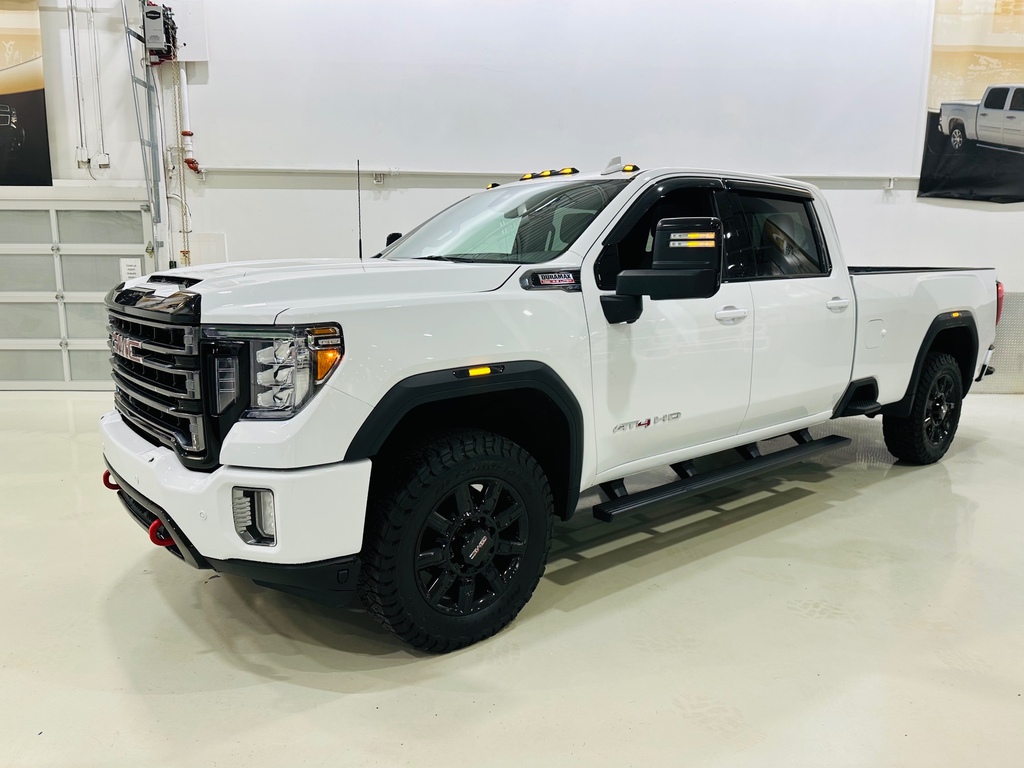 GMC Sierra 2500HD AT4 DIESEL 8' BOX 108,687$ MSRP 2023