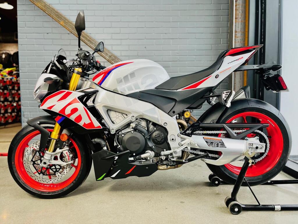 Moto sport Aprilia Tuono V4 1100 Factory 2023 à vendre