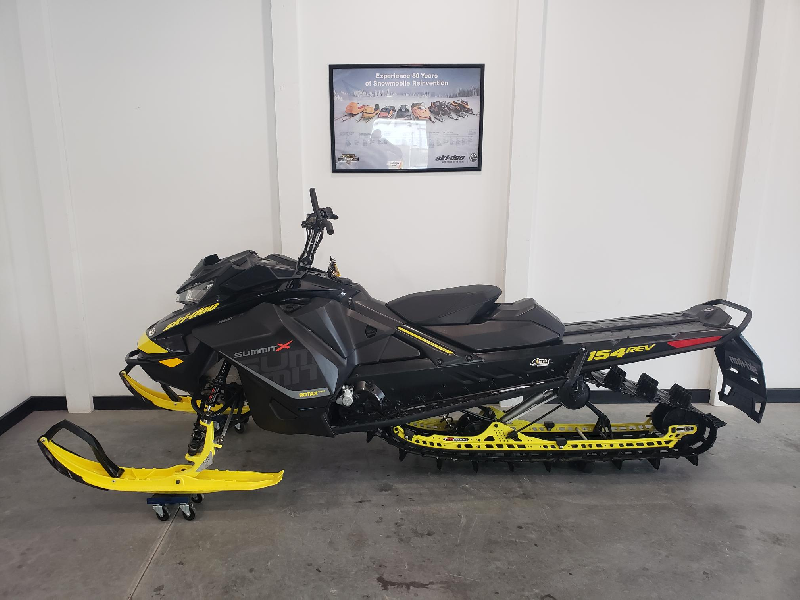 Motoneige de montagne Bombardier Ski Doo Summit X 850 2017 à vendre
