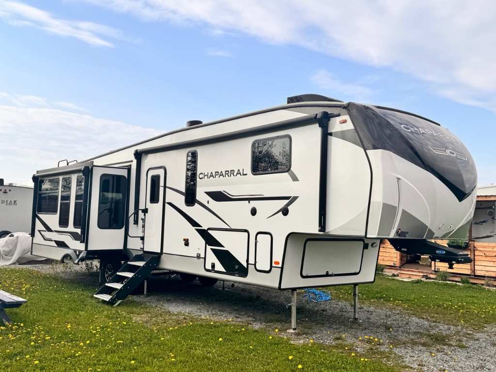Fifth Wheel Chaparral 360IBL 2023 à vendre