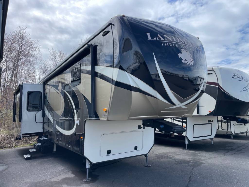 Caravane à sellette Heartland Landmark Oshkosk 2018 à vendre