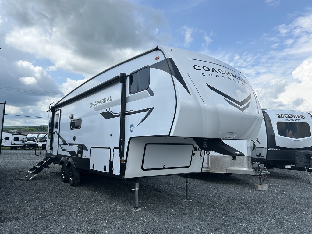 Caravane à sellette Chaparral 254RLS 2026 à vendre