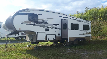 FIFTH WHEEL CROSSROAD CRUISER 30 PIED 2012 , PESE 7600 LBS * VENTE PARTICULIER * 418-932-6595