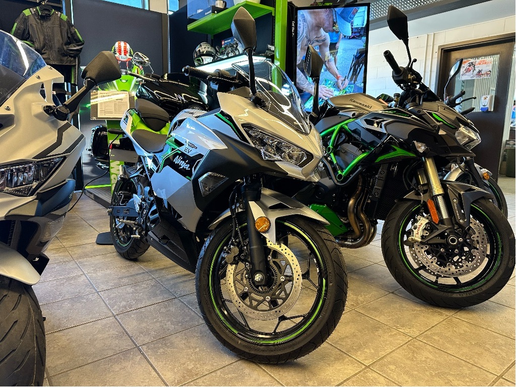 Moto routière/cruiser Kawasaki Ninja e-1 2024 à vendre