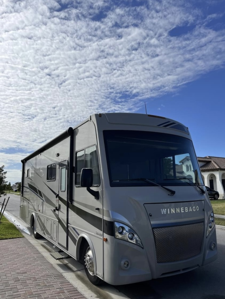 VR Classe A Winnebago Intent 30R 2021 à vendre