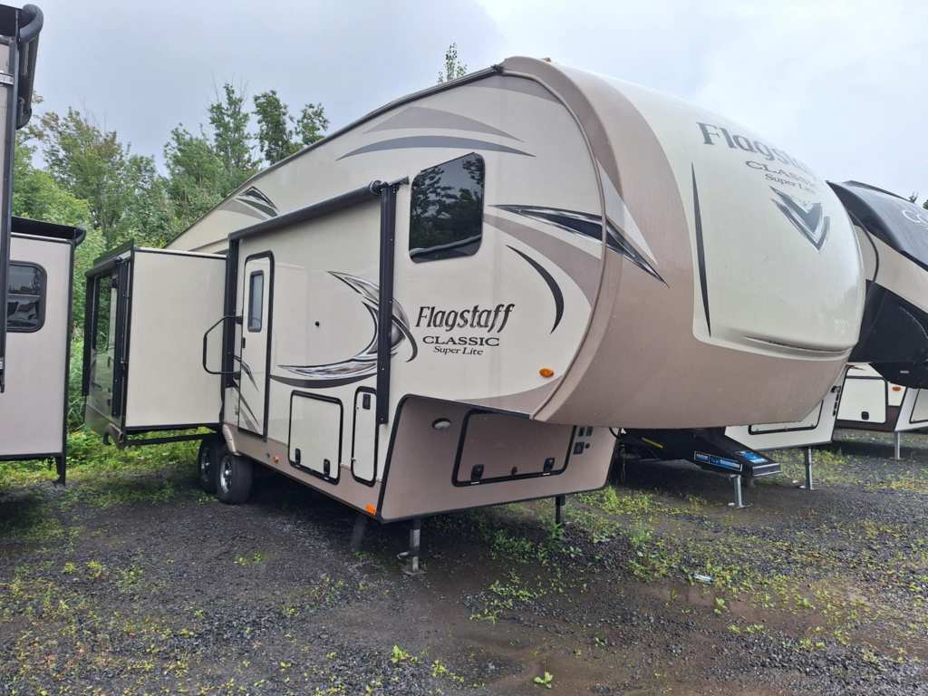 Caravane à sellette Forest River Flagstaff 8528IKWS 2019 à vendre