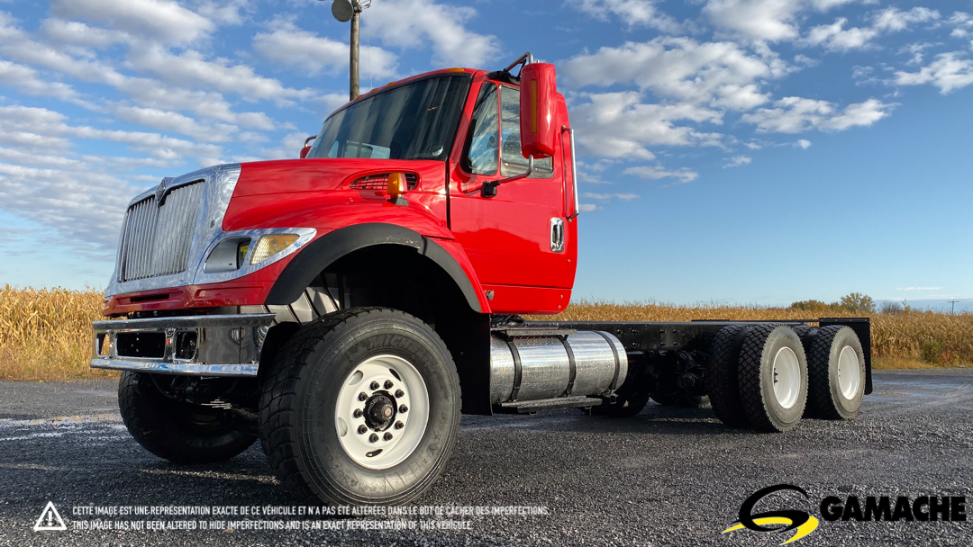 Camion lourd International 7600 CAB & CHASSIS 2004 à vendre