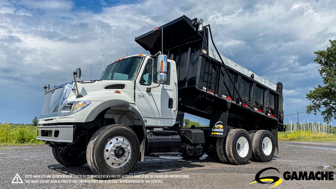 Camion lourd International 7600 TANDEM AXLE DUMP TRUCK 2004 à vendre