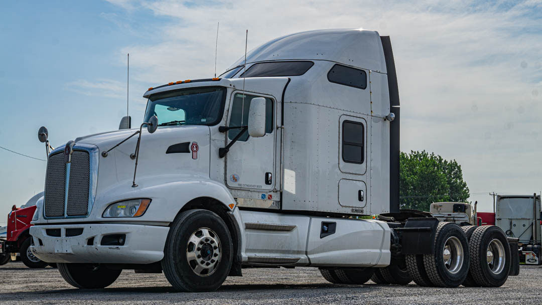 Camion lourd Kenworth T660 HIGHWAY / SLEEPER TRUCK 2013 à vendre