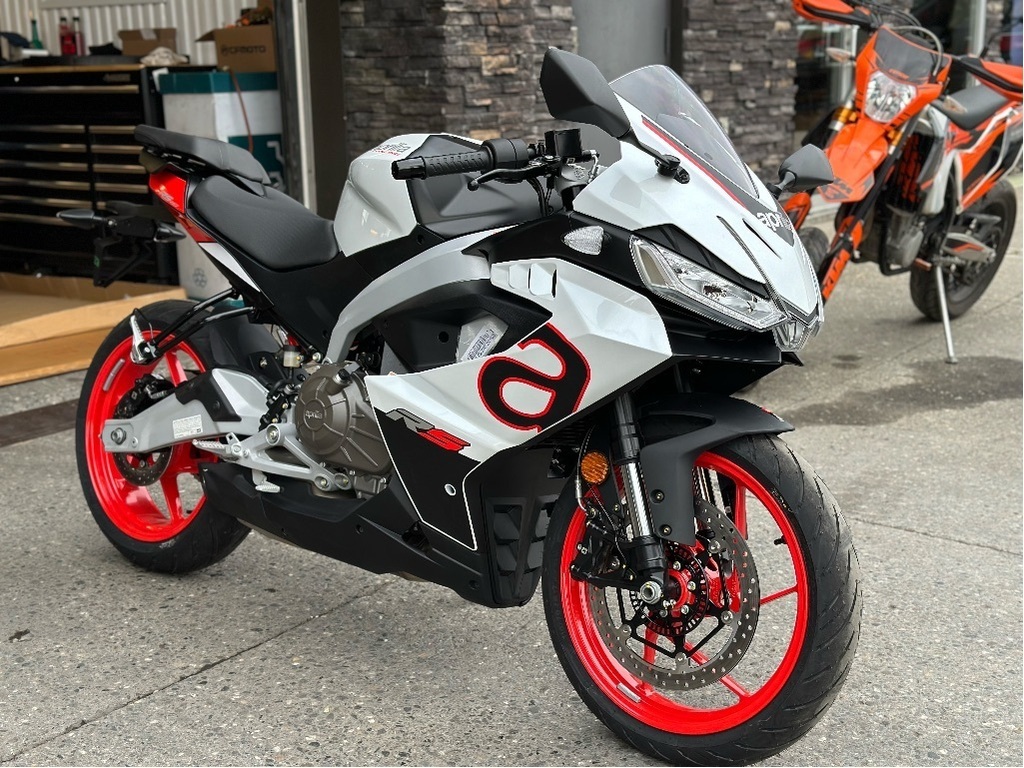 Moto routière/cruiser Aprilia 2025 à vendre