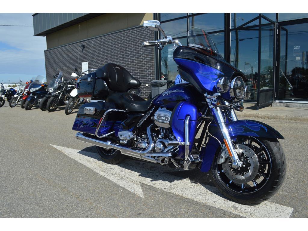 Road Bike and cruiser motorcyle Harley-Davidson FLHTCUSE Screamin Eagle 2011 à vendre