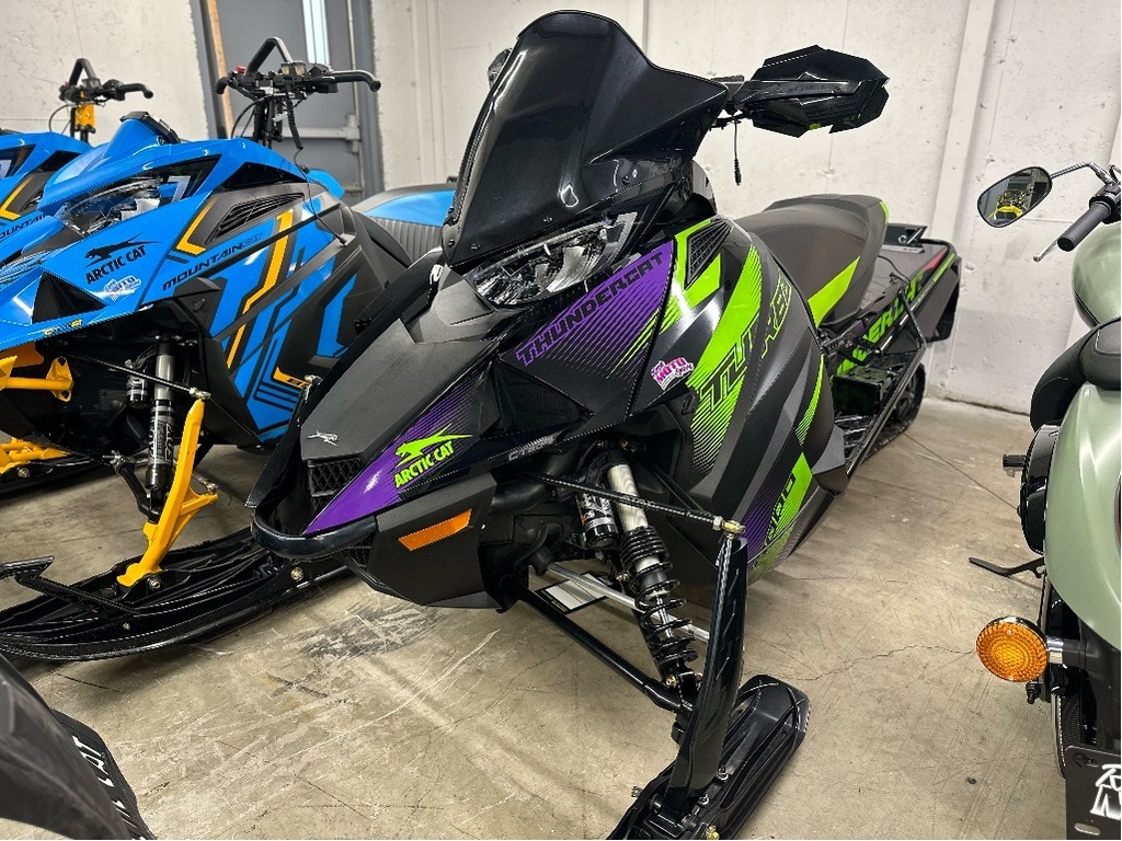 Motoneige Arctic Cat 2023 à vendre