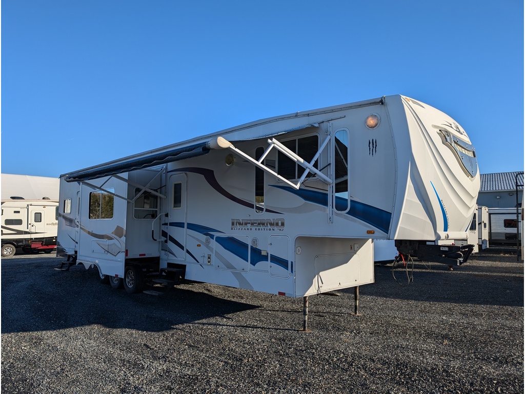 Caravane à sellette Inferno  2009 à vendre