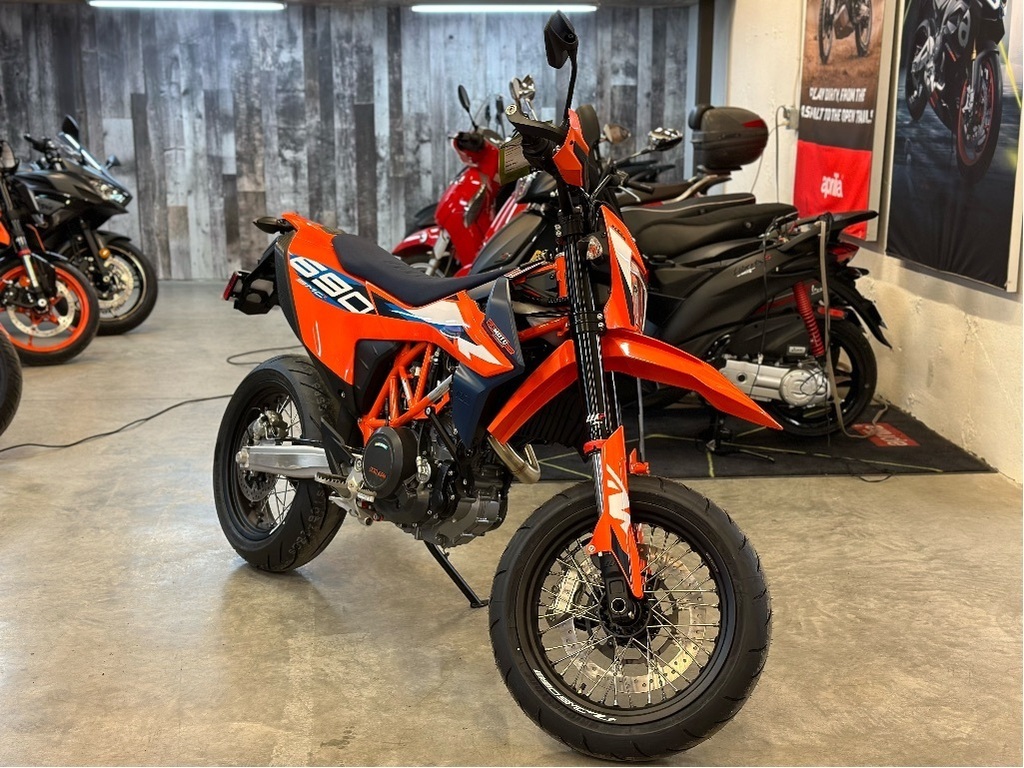 Moto routière/cruiser KTM 690 SMC 2024 à vendre