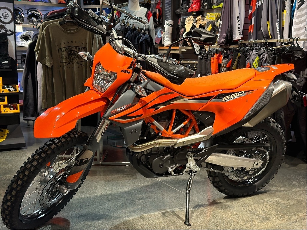 Moto double usage KTM 690 Enduro R 2024 à vendre
