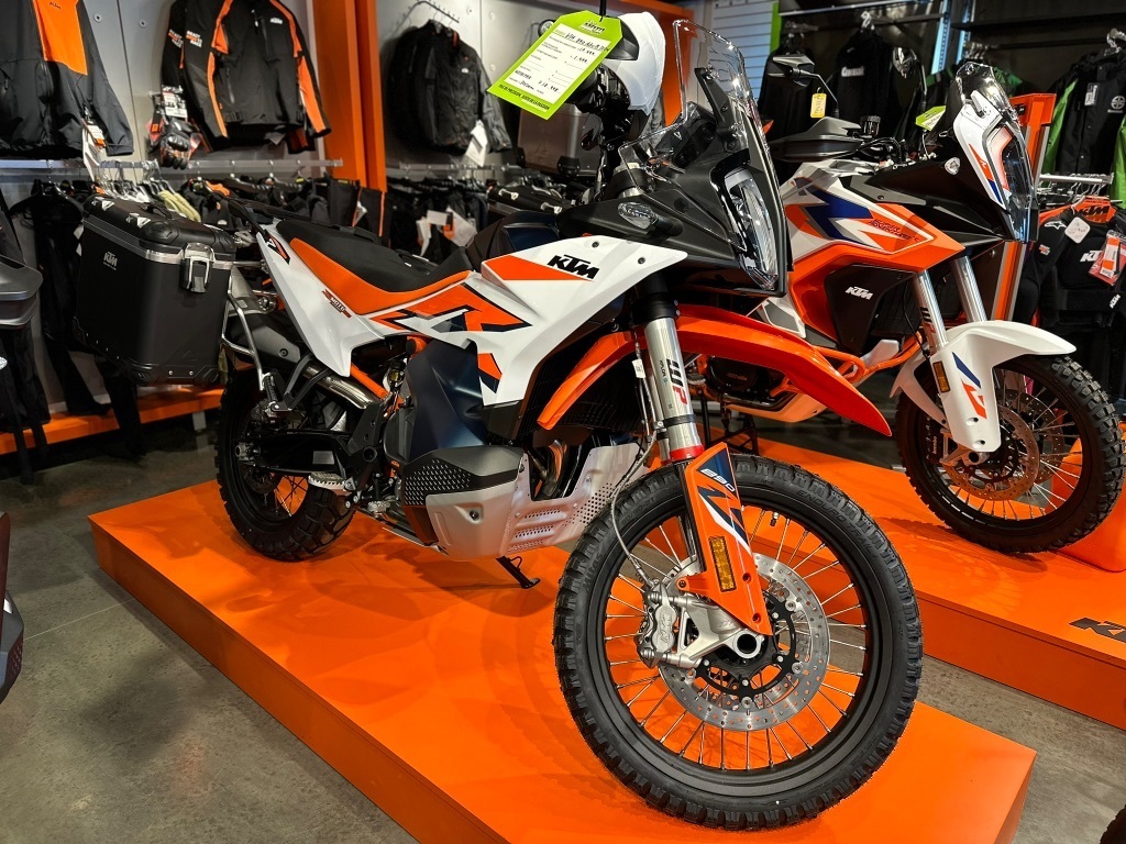 Moto double usage KTM 890 Adventure R 2024 à vendre