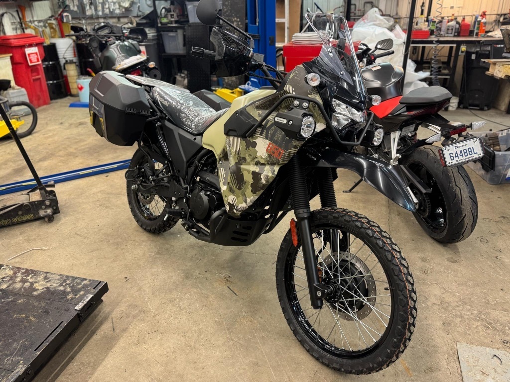 Moto double usage Kawasaki KLR650 Adventure 2025 à vendre