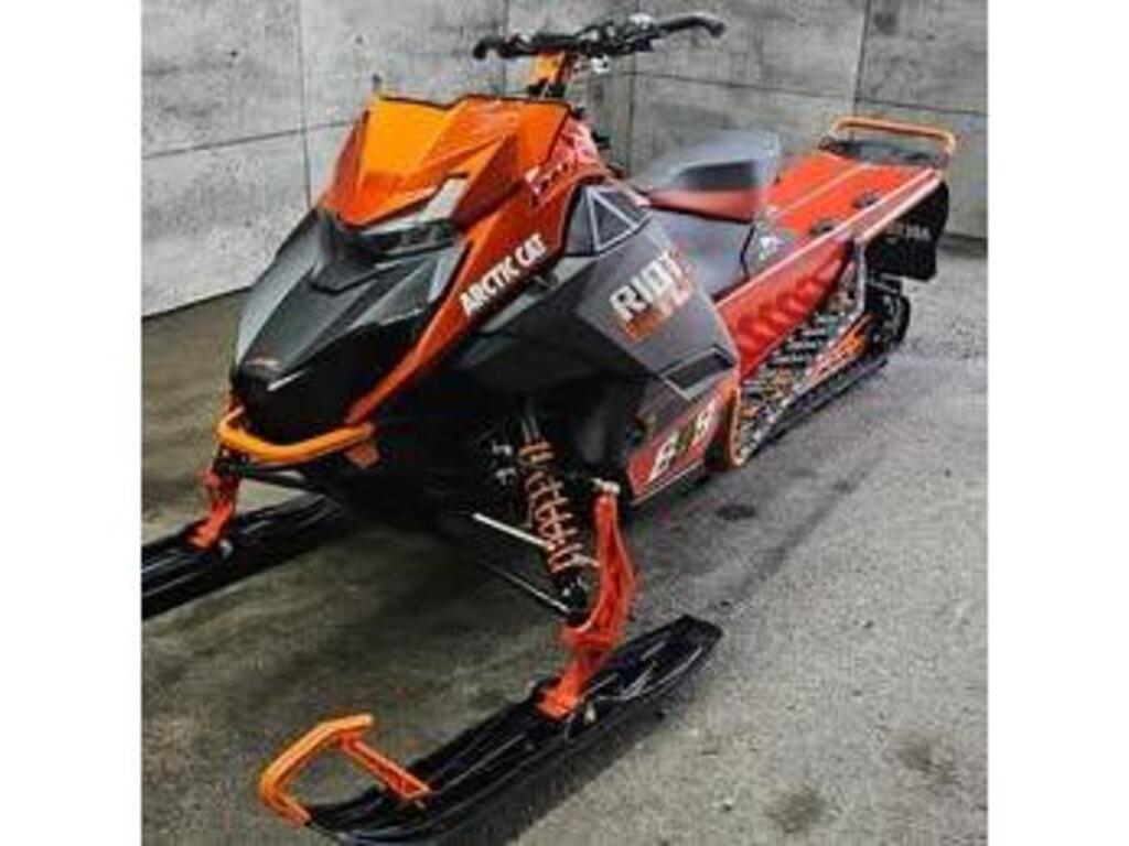 Snowmobile Arctic Cat RIOT 858 ES ATAC 146 x 1.75 2025 à vendre