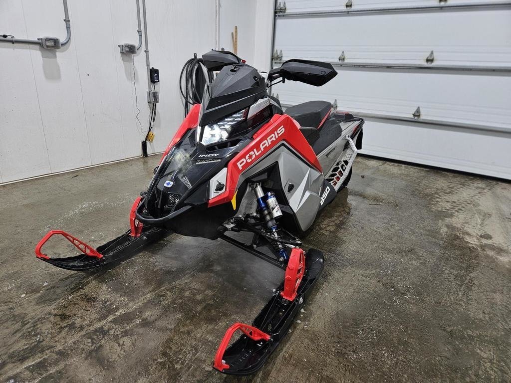 Motoneige Polaris 2021 à vendre