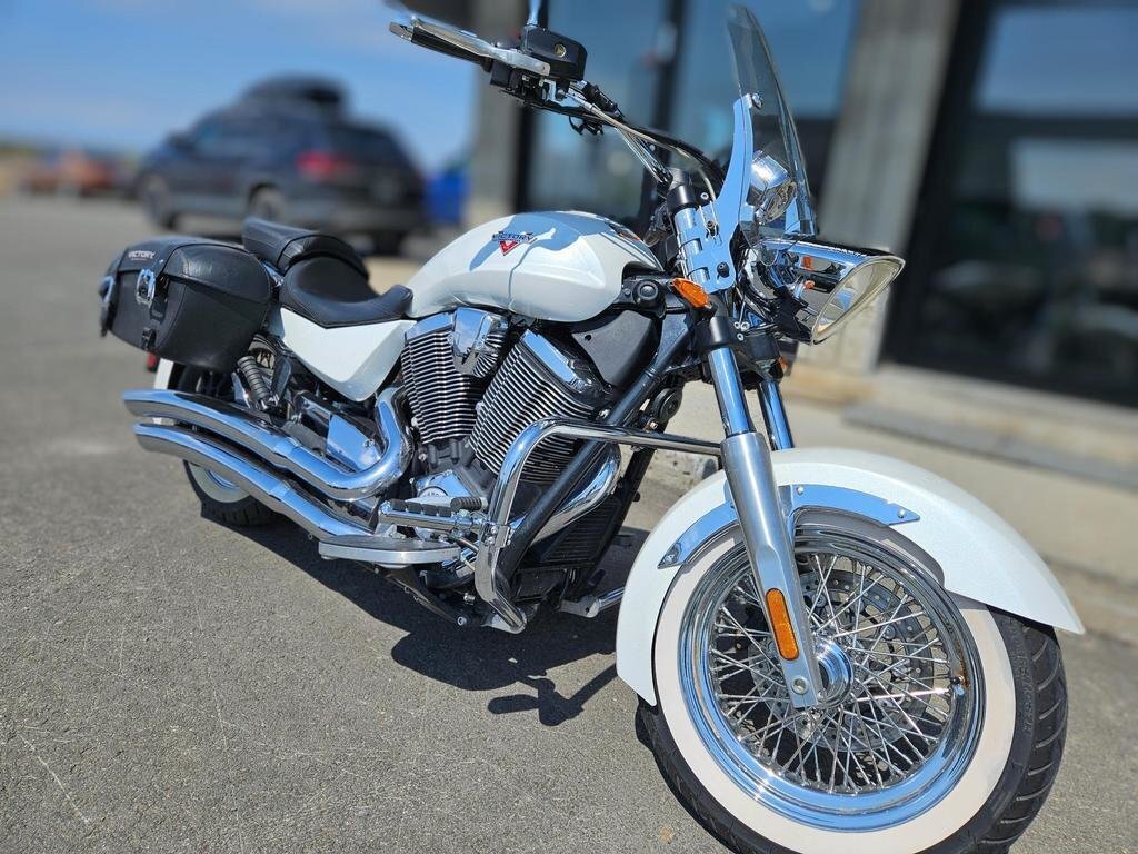 Road Bike and cruiser motorcyle Victory Motorcycles  2013 à vendre