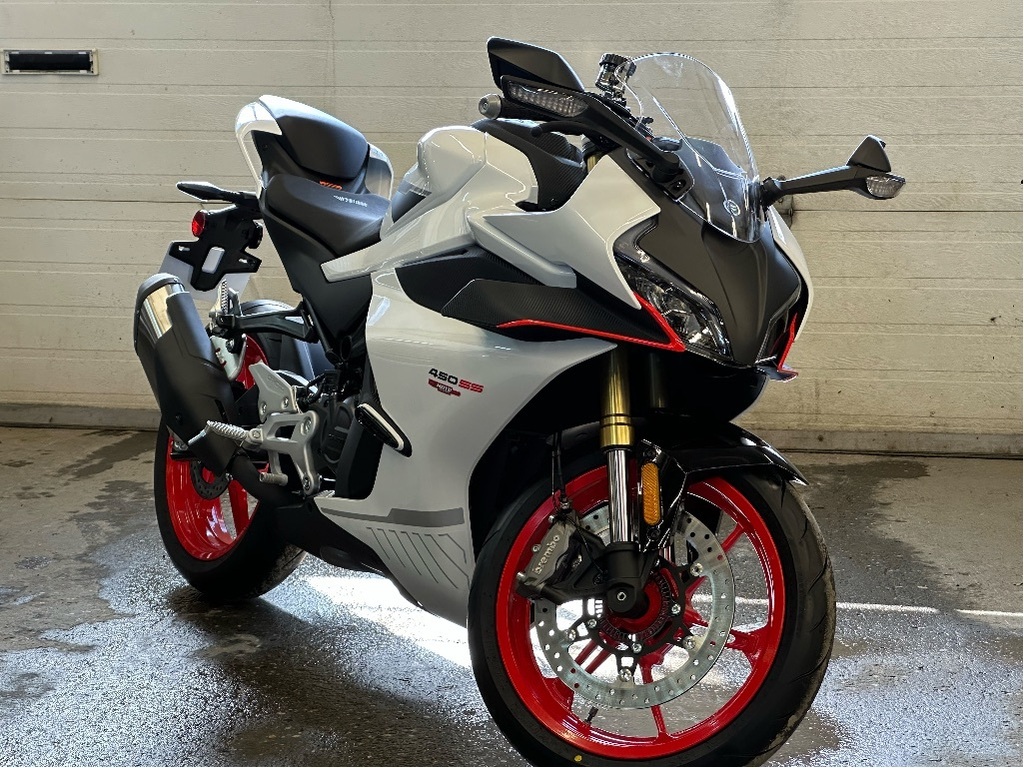 Road Bike and cruiser motorcyle CFMOTO 450SS 2025 à vendre