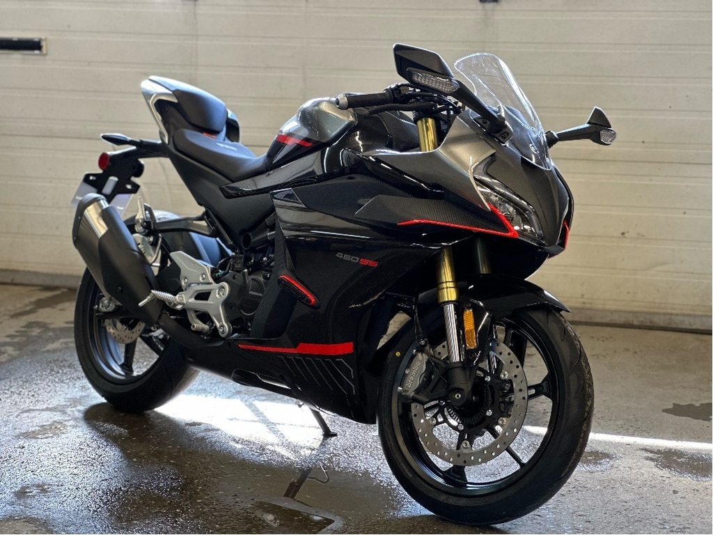 Road Bike and cruiser motorcyle CFMOTO 450SS 2025 à vendre