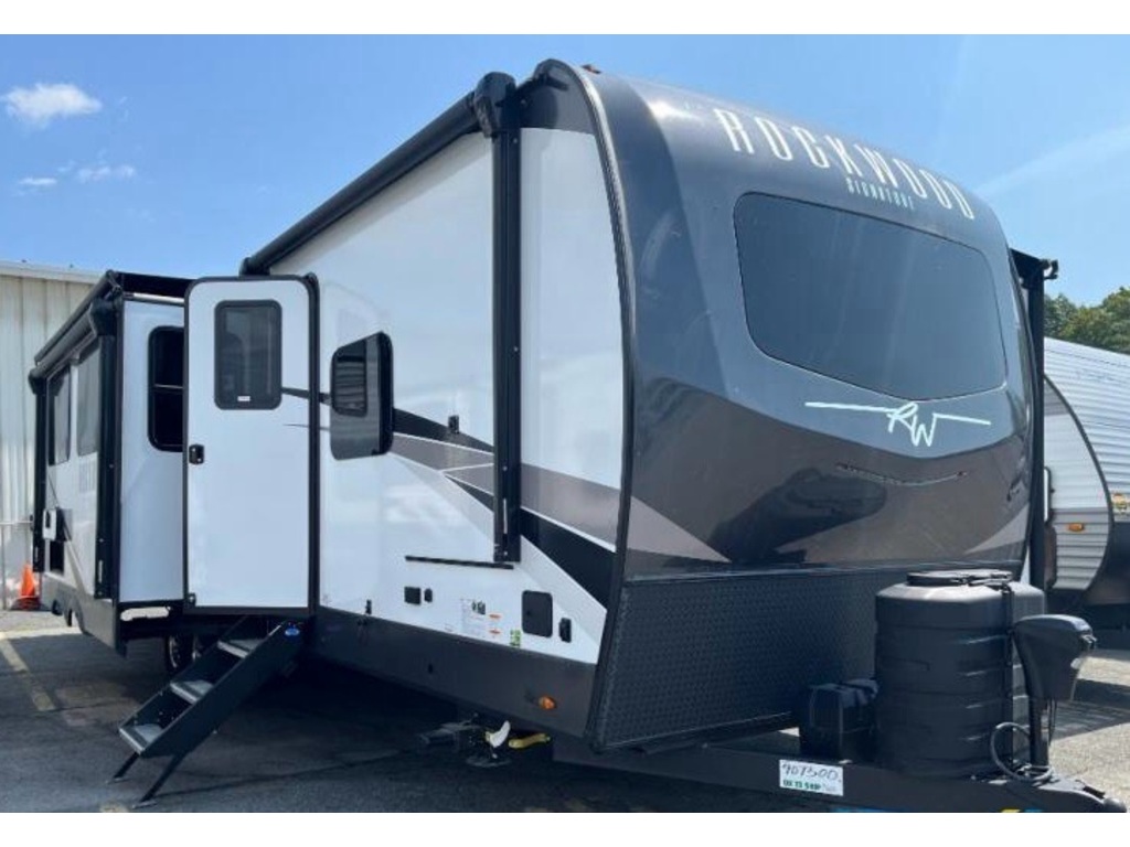 Roulotte Rockwood Ultra Lite 8338DB 2025 à vendre