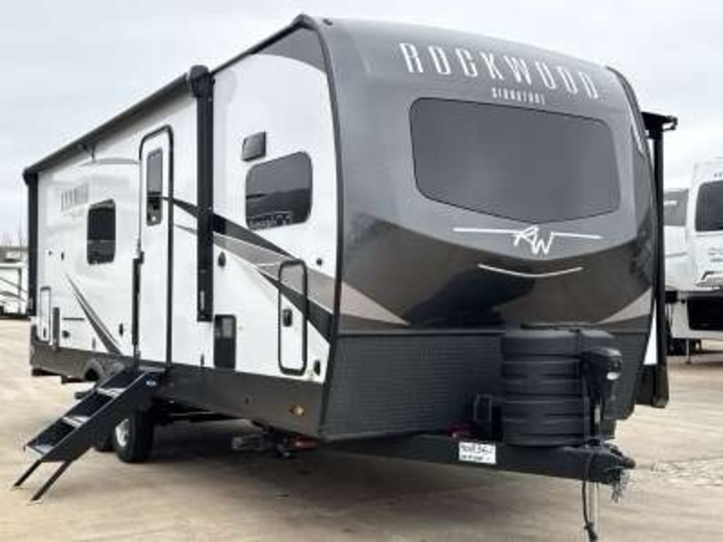 Roulotte Rockwood Ultra Lite 8263MBR 2025 à vendre