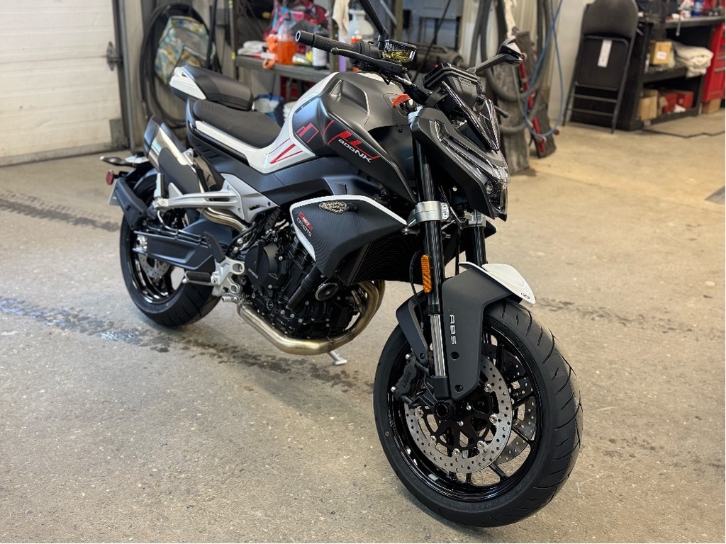 Road Bike and cruiser motorcyle CFMOTO  2025 à vendre