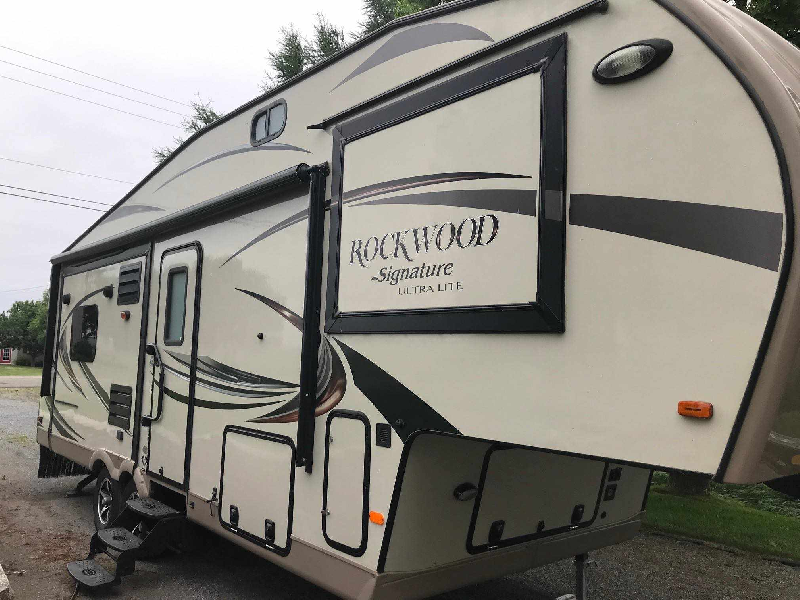 Caravane à sellette Forest River Rockwood 2016 à vendre