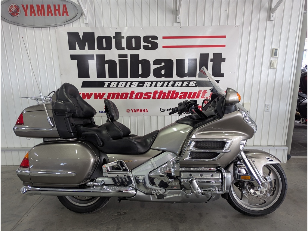 Moto tourisme Honda 2004 à vendre