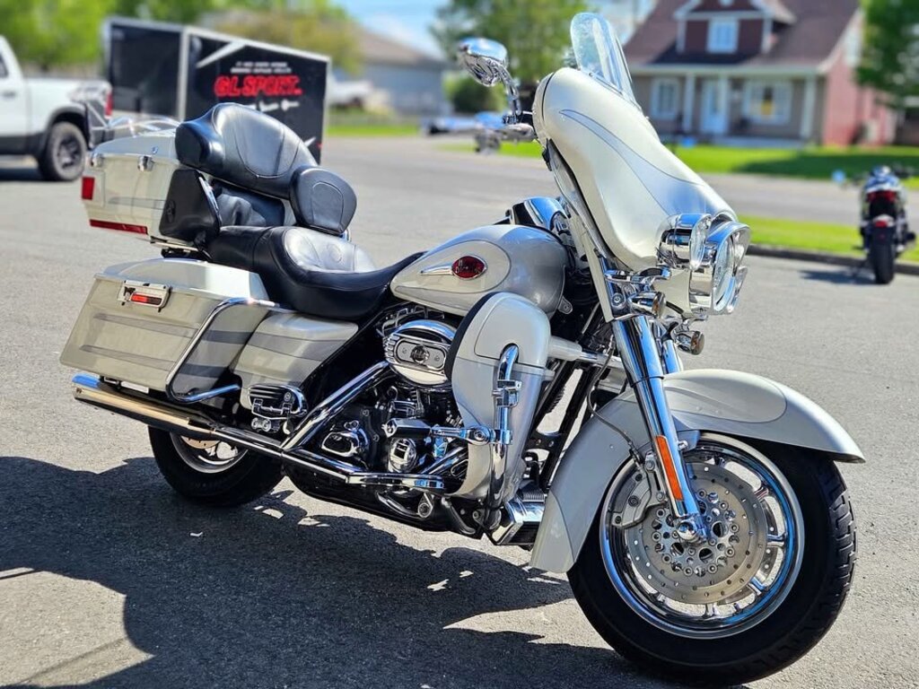 Moto routière/cruiser Harley-Davidson 2008 à vendre