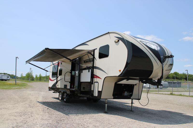 Caravane à sellette Winnebago  2015 à vendre