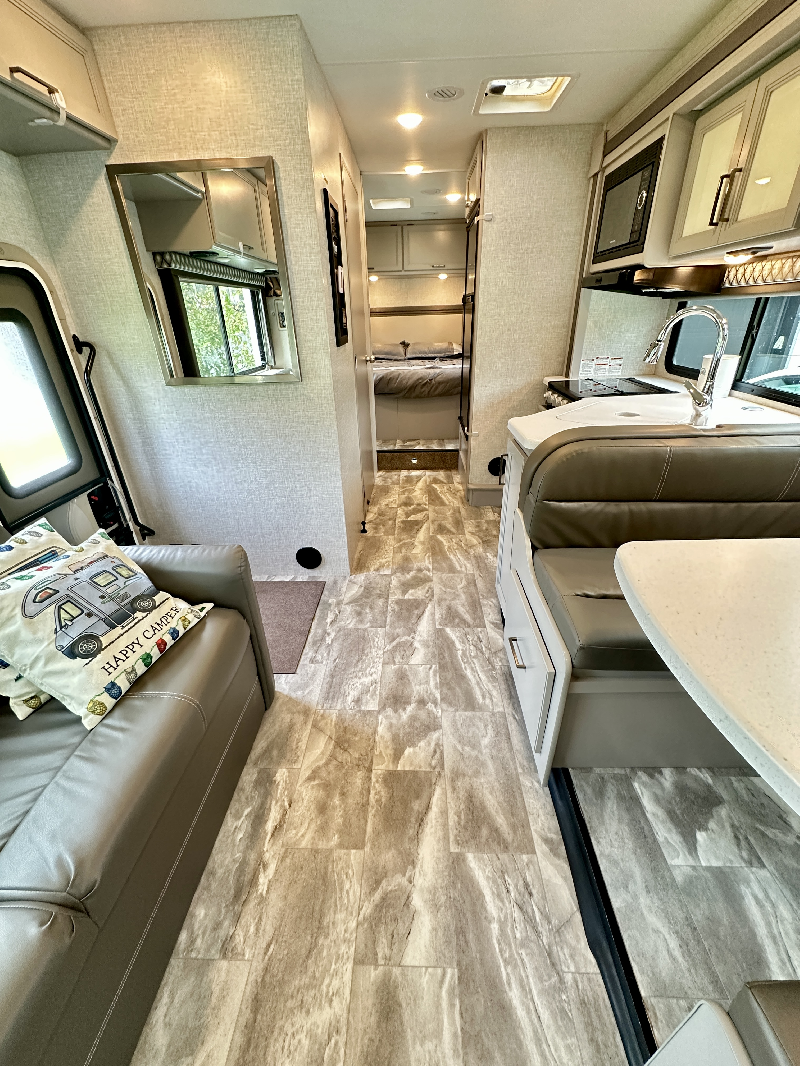 VR Classe C Thor Motor Coach Echelon LC28 2022 à vendre