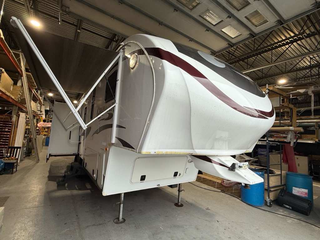 Caravane à sellette Prime Time Crusader 290RL POUR BRICOLEUR 2012 à vendre