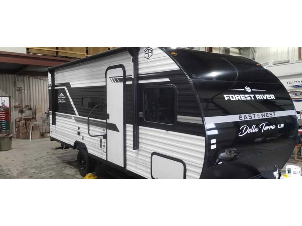 Travel Trailer East to West  2025 à vendre