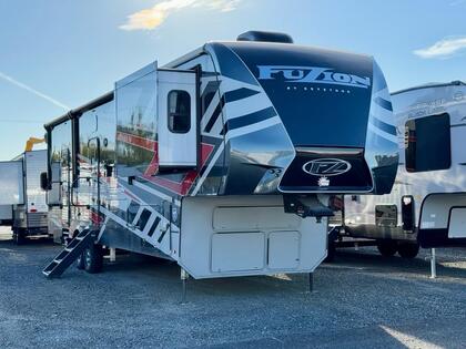 Caravane à sellette Keystone RV 2023 à vendre