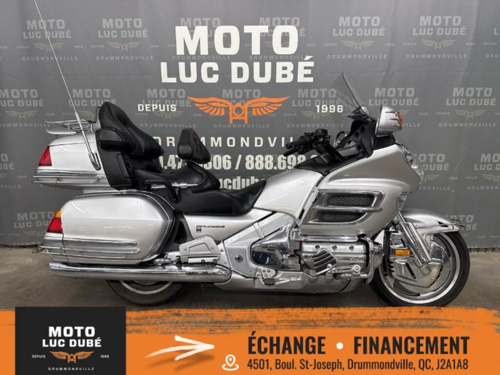 Moto tourisme Honda 2005 à vendre