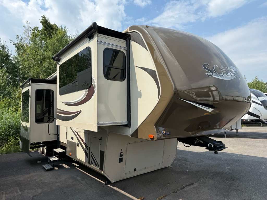 Caravane à sellette Grand Design 2015 à vendre