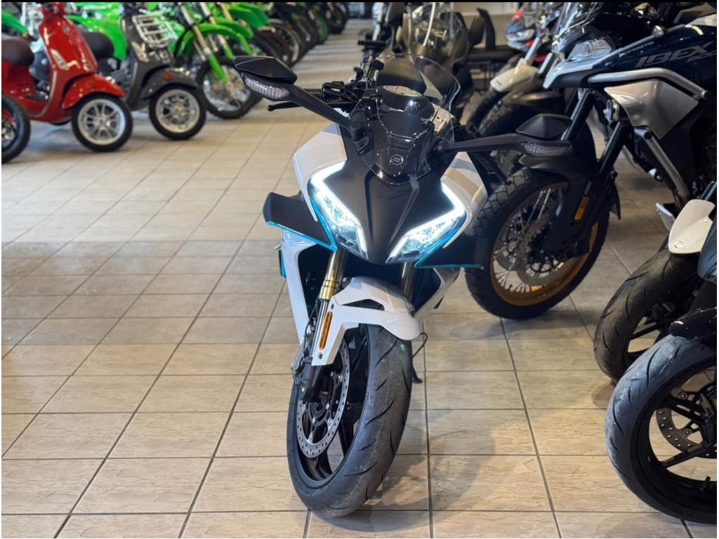 Moto routière/cruiser CFMOTO  2024 à vendre