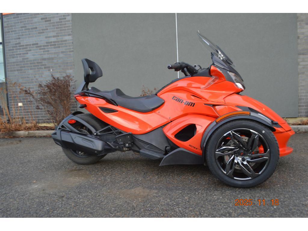 Three-Wheeled Motorcycle Can-Am  2016 à vendre