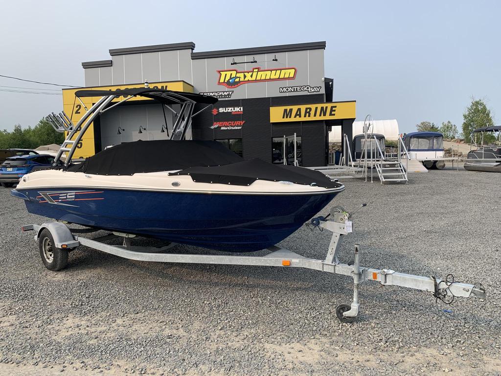 Bateau à moteur Bayliner FLIGHT SERIE 215 2015 à vendre