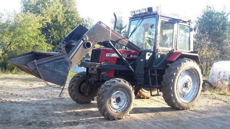 Tracteur et excavatrice Belarus  1995 à vendre