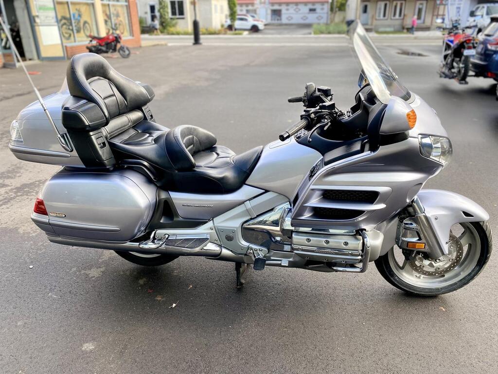 Moto tourisme Honda GL1800 Goldwing 2009 à vendre